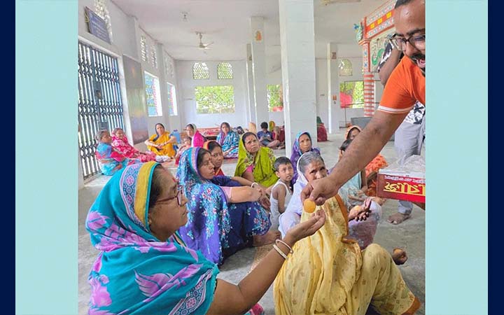 নিপুণ রায় চৌধুরী এমপি হওয়ায় কেরানীগঞ্জে মিষ্টি বিতরণ