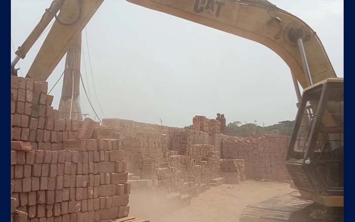 গোপালগঞ্জে ৩ অবৈধ ইট ভাটা বন্ধ করল পরিবেশ অধিদফতর