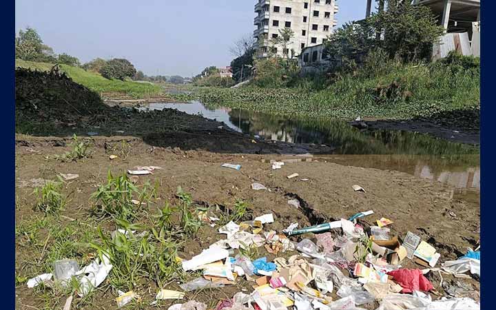 ড্রেজিংয়ের অভাব ও দূষণে মৃতপ্রায় ঢোলভাঙ্গা নদী