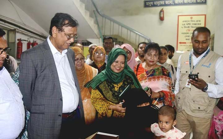 ডিএসসিসি হাসপাতাল পরিদর্শনে প্রশাসক, সেবার মানোন্নয়নে নির্দেশনা