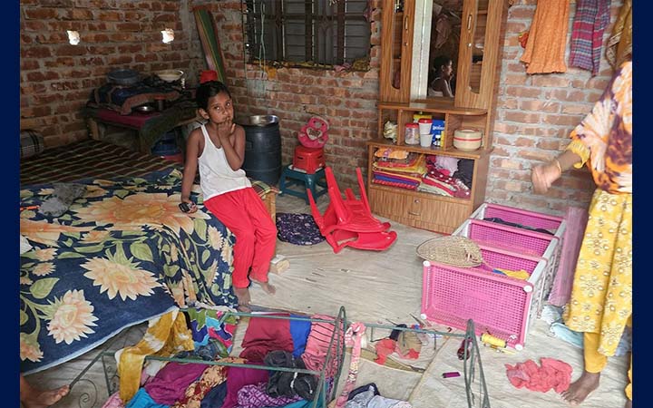 শ্রীপুরে কিশোর গ্যাংয়ের তাণ্ডব, বসতবাড়িতে ভাঙচুর-লুটপাট