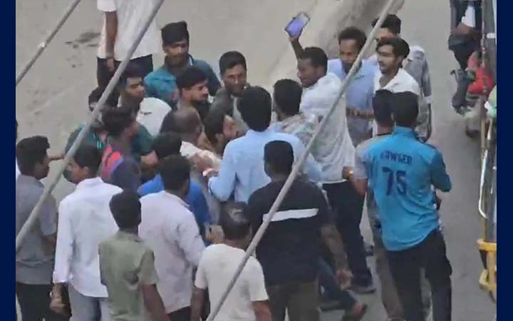 নাসিকের উচ্ছেদকর্মীদের ওপর হকারদের হামলার অভিযোগ