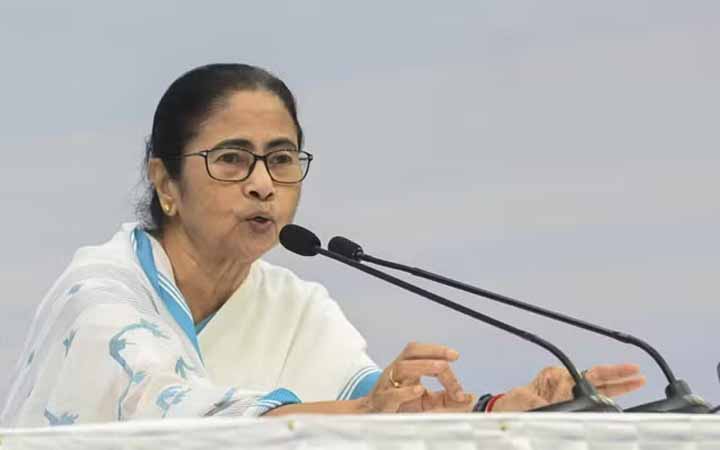 পদত্যাগ না করার ঘোষণা দিলেন মমতা