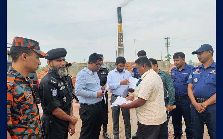 কালীগঞ্জে ২ ইটভাটায় ৭ লাখ টাকা জরিমানা