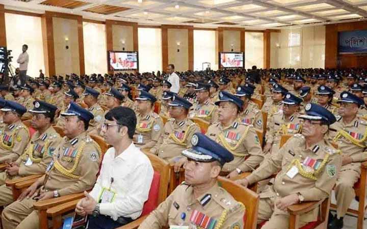 আলাদা পে-স্কেলসহ একগুচ্ছ দাবি পুলিশের