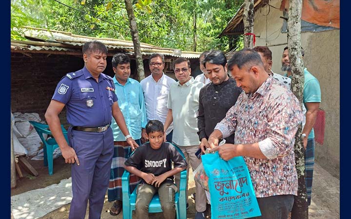 লিচু চুরির অপবাদে নির্যাতিত শিশুর পাশে প্রধানমন্ত্রী
