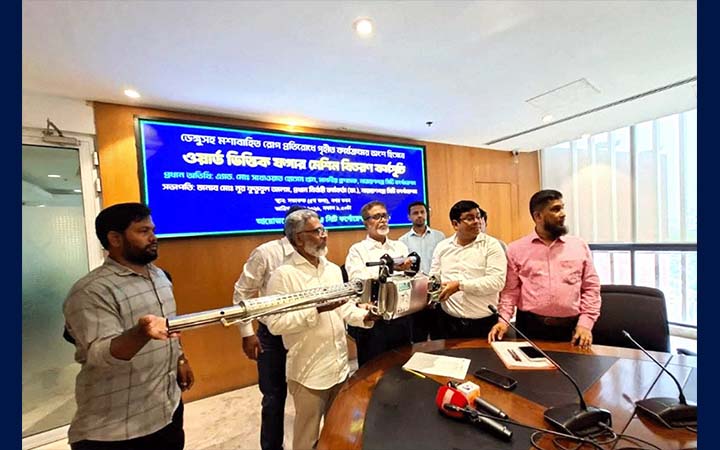 নারায়ণগঞ্জে ডেঙ্গু মোকাবিলায় ফগার মেশিন বিতরণ
