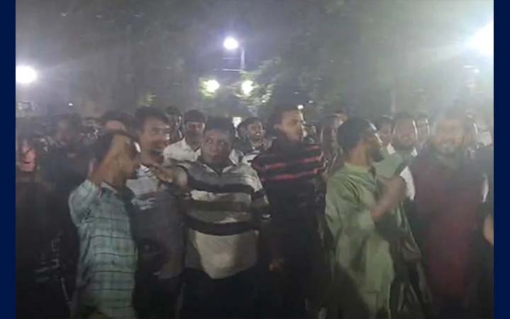 শাহবাগে ছাত্রশিবিরের বিরুদ্ধে ছাত্রদলের বিক্ষোভ