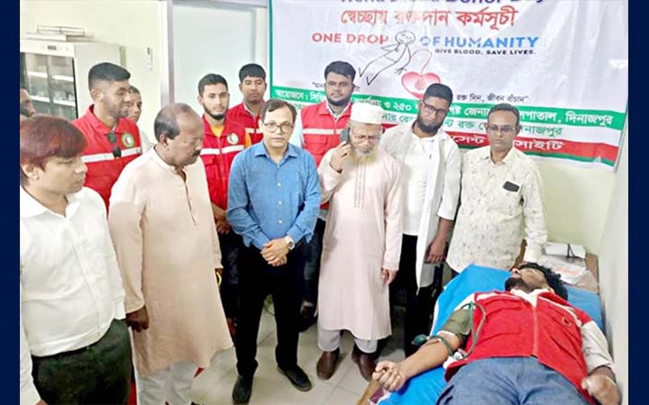 বিশ্ব রক্তদাতা দিবসে দিনাজপুরে স্বেচ্ছায় রক্তদান কর্মসূচি