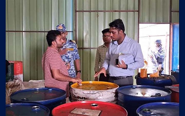 চট্টগ্রামে ভেজাল লুব অয়েলসহ কাঁচামাল জব্দ