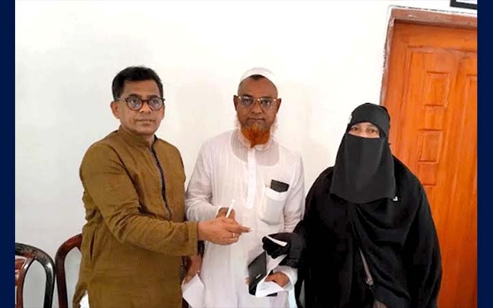 গোপালগঞ্জে ৪ লাখ টাকার অনুদান বিতরণ