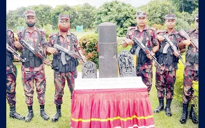 দিনাজপুরে কোটি টাকার দুষ্প্রাপ্য প্রত্নবস্তু উদ্ধার