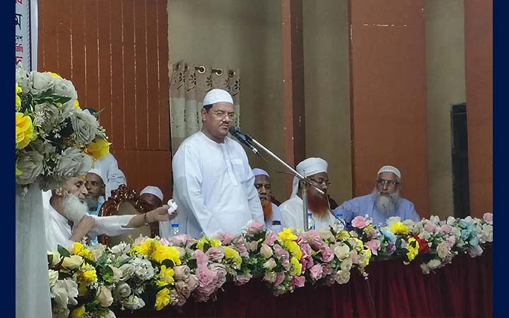 নিত্যপণ্য মধ্যবিত্তদেরও ক্রয়-ক্ষমতার বাইরে চলে গেছে: চরমোনাই পীর
