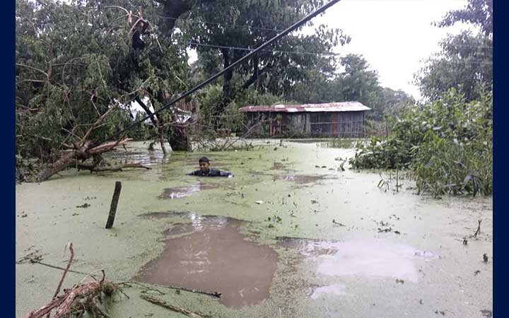 উপকূলজুড়ে বন্যার ভয়াবহতা, দুর্গম এলাকায় প্রয়োজন ত্রাণ
