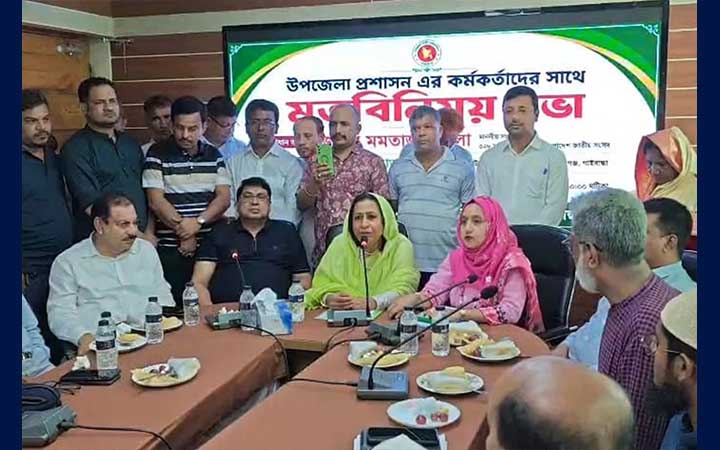 ‘আমরা বিগত সরকারের মতো প্রশাসনকে নিয়ন্ত্রণ করতে চাই না’