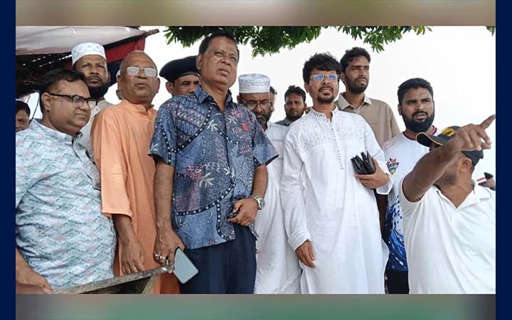 কুয়াকাটা সৈকতের ভাঙন পরিদর্শন করলেন এমপি মোশাররফ
