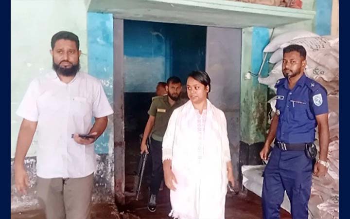 দিনাজপুরে ২ হাজার ৩৪০ বস্তা সার জব্দ, দুজনের কারাদণ্ড