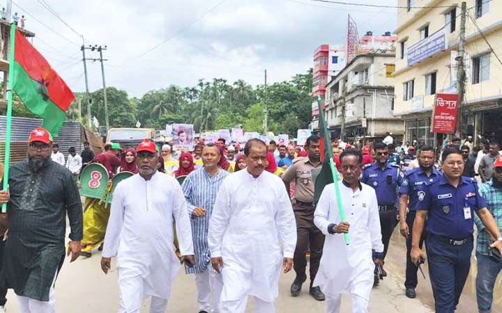লক্ষ্মীপুরে বিএনপির প্রতিষ্ঠাবার্ষিকীতে বর্ণাঢ্য র‍্যালি