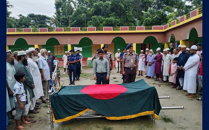 বীর মুক্তিযোদ্ধা আইয়ুব আলী খালাসিকে রাষ্ট্রীয় মর্যাদায় দাফন