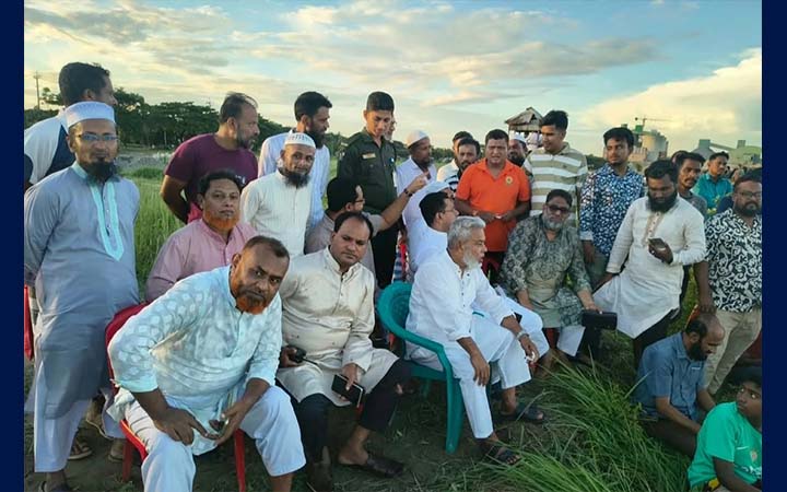 সোনারগাঁয়ে মেঘনায় ট্রলারডুবি: উদ্ধারকাজ পরিদর্শনে এমপি মান্নান