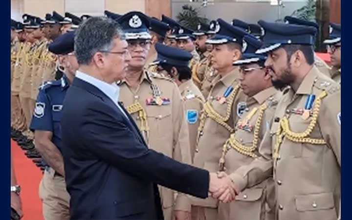 সাহস ও সেবায় অনন্য নজির স্থাপনে ৯২ জনকে দেওয়া হলো পুলিশ পদক
