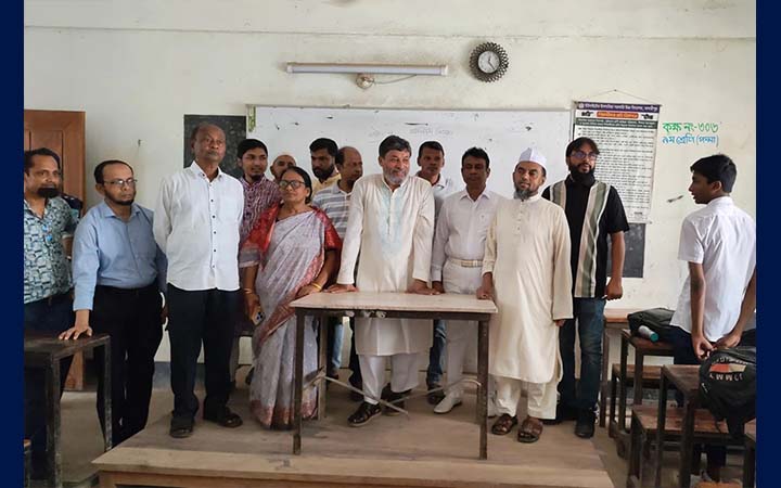 মাদারীপুরে ডেঙ্গু প্রতিরোধ ও পরিচ্ছন্নতা অভিযানে বিদ্যালয় পরিদর্শনে এমপি