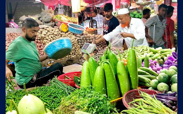 বগুড়ায় লাফিয়ে বাড়ছে নিত্যপণ্যের বাজার