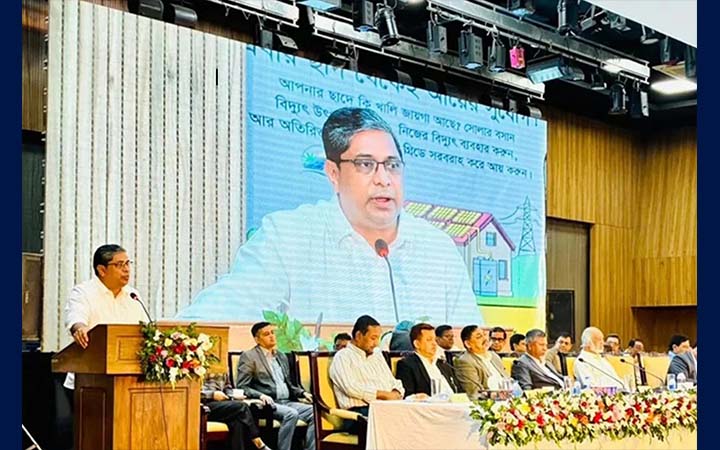 নিজ বাসভবনের ছাদের সৌরবিদ্যুৎ থেকে জাতীয় গ্রিডে ১২০০ ইউনিট দিয়েছেন প্রধানমন্ত্রী : মীর শাহে আলম
