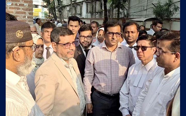 বগুড়ায় দুই আদালত ভবন যুক্ত হবে তৃতীয় তলায়, নির্মিত হচ্ছে ফুটওভার ব্রিজ