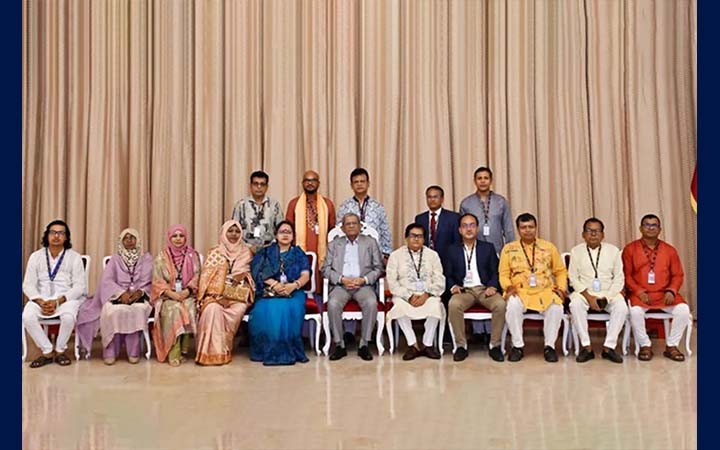 গণতান্ত্রিক ও সমৃদ্ধ বাংলাদেশ গড়তে ঐক্যবদ্ধভাবে কাজ করার আহ্বান রাষ্ট্রপতির