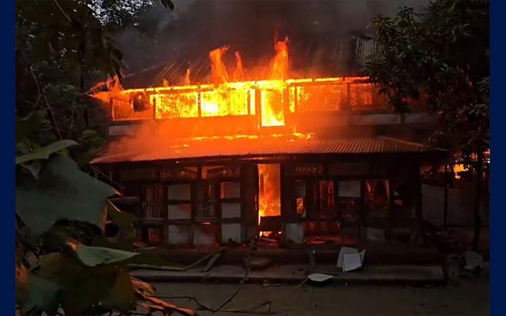 কালকিনিতে শিশু ধর্ষণচেষ্টার অভিযোগ, অভিযুক্তের বাড়িতে অগ্নিসংযোগ
