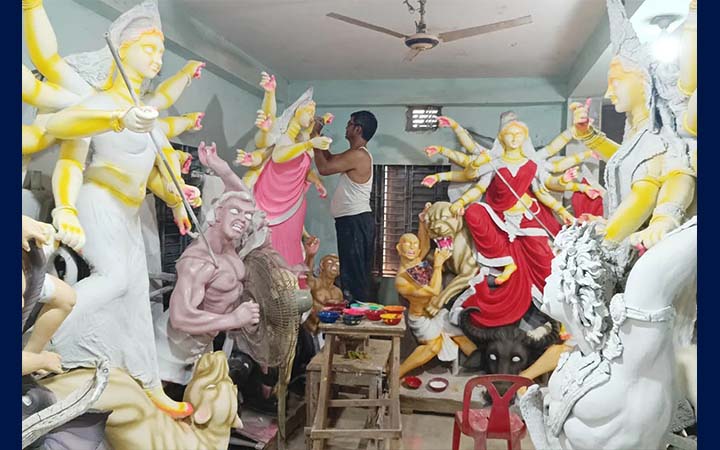 ব্রাহ্মণবাড়িয়ায় ৬২৮ মণ্ডপে দুর্গাপূজার প্রস্তুতি, ব্যস্ত প্রতিমাশিল্পীরা