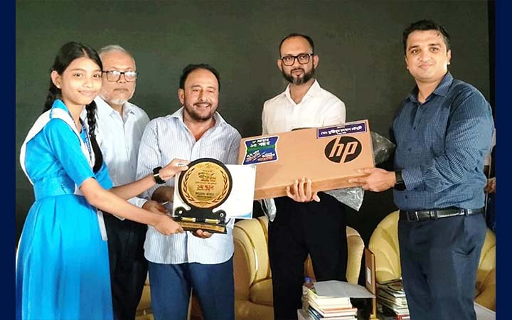 শ্রীমঙ্গলে বই পড়ে ল্যাপটপ পেলেন ৮ শিক্ষার্থী