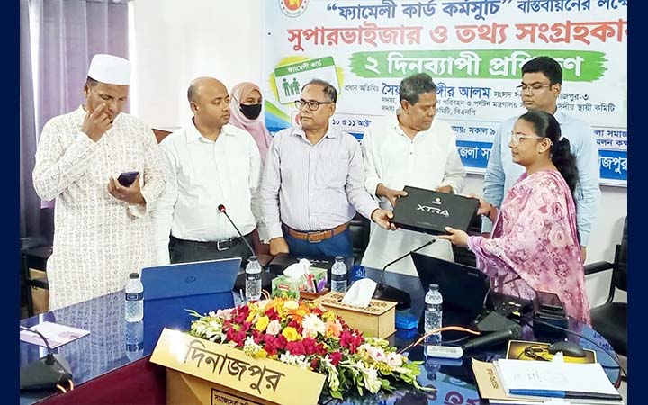 ফ্যামিলি কার্ড কর্মসূচি বাস্তবায়নে দিনাজপুরে প্রশিক্ষণ