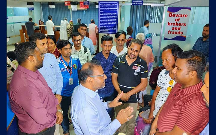 ভিসাপ্রত্যাশীদের দালাল থেকে সতর্ক থাকার পরামর্শ সহকারী হাইকমিশনারের