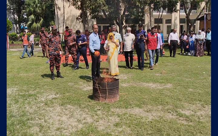 মাগুরায় দুর্যোগ প্রস্তুতির মহড়া, আগুন নেভানোর কৌশল প্রদর্শন