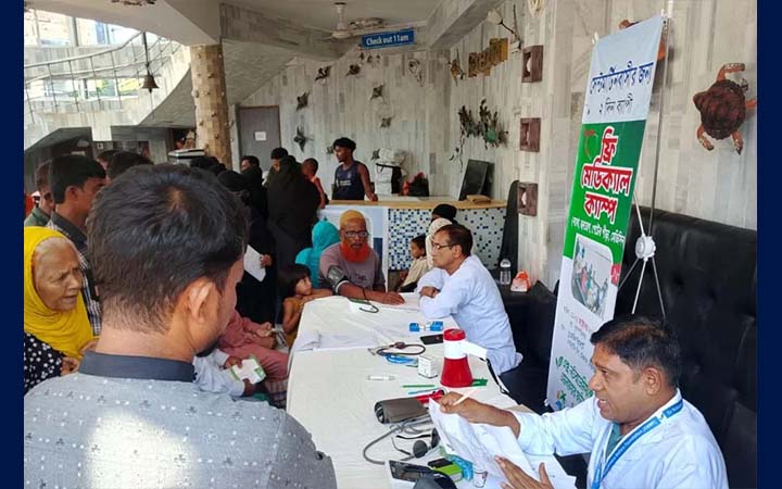 সেন্টমার্টিনে ২ শতাধিক রোগীকে বিশেষজ্ঞ চিকিৎসা প্রদান