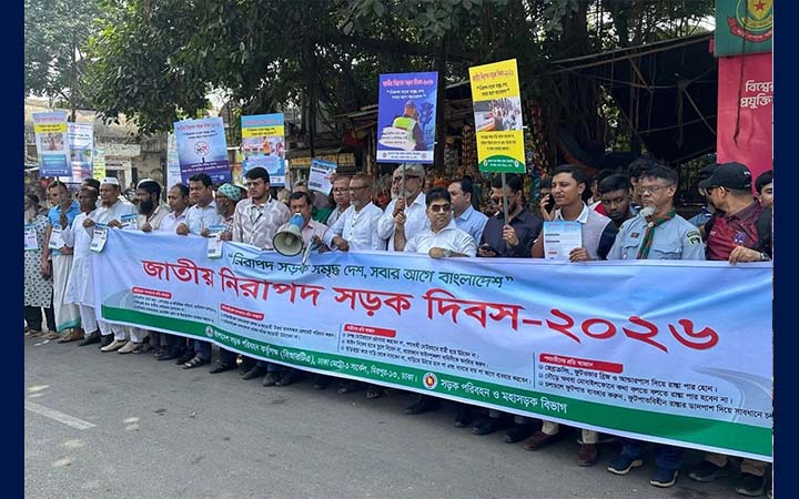 নিরাপদ সড়ক দিবসে রাজধানীর চার স্থানে বিআরটিএর রোড শো
