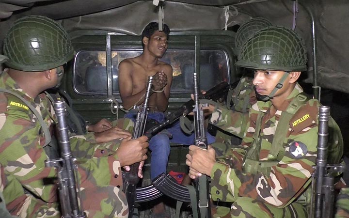 লক্ষ্মীপুরে দুটি পিস্তলসহ এক যুবক আটক