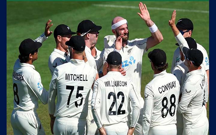 ওয়েস্ট ইন্ডিজকে ২০৫ রানে অলআউট করল নিউজিল্যান্ড