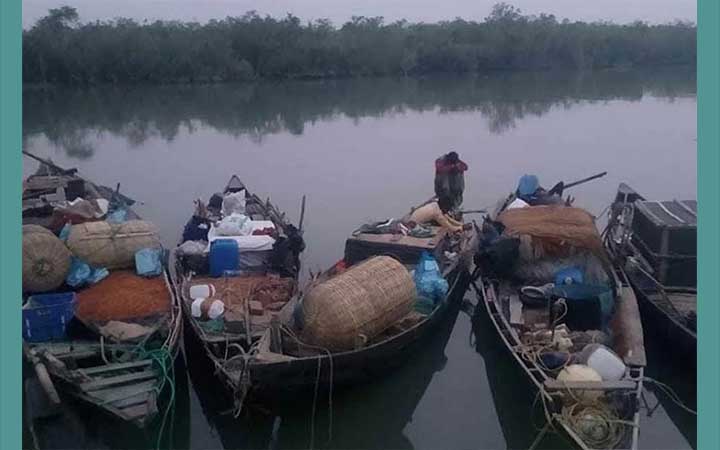 সুন্দরবন সাতক্ষীরা রেঞ্জে দুই মাস কাঁকড়া আহরণে নিষেধাজ্ঞা