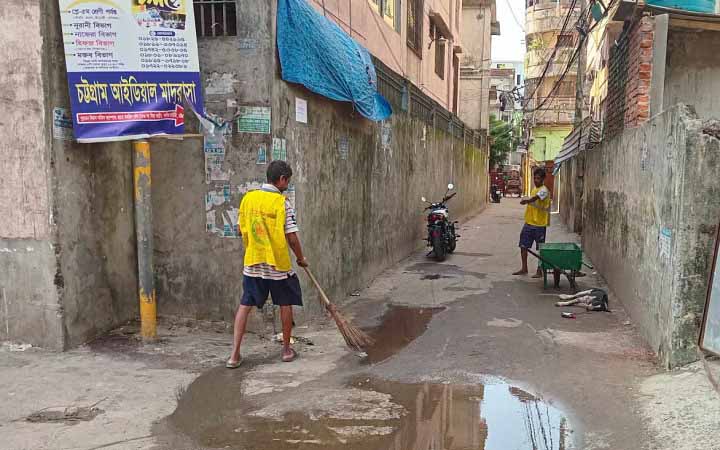 পশুর বর্জ্য অপসারণে মাঠে রয়েছে ৪ হাজার কর্মী: চসিক