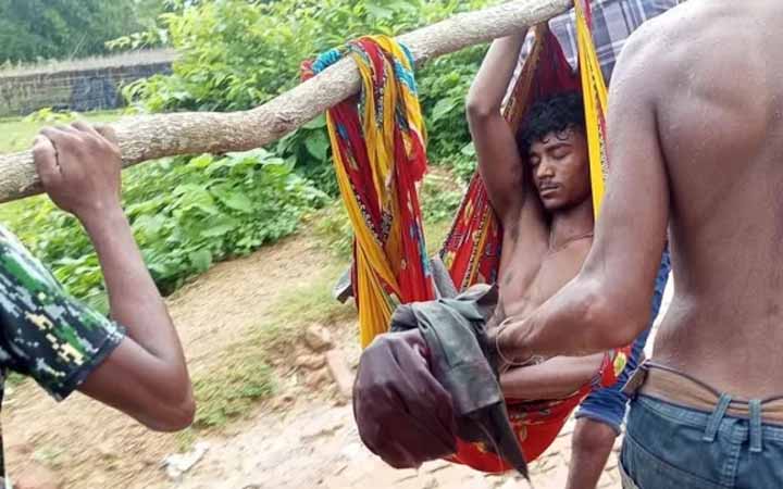 চোরাই পণ্য আনতে গিয়ে বিস্ফোরণে যুবকের পা বিচ্ছিন্ন