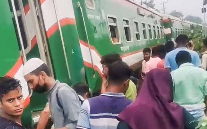 কিশোরগঞ্জে ট্রেনের বগি লাইনচ্যুত, ১২ ঘণ্টা পর চলাচল শুরু