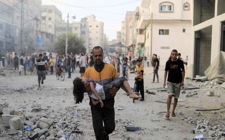 গাজায় ২৪ ঘণ্টায় ৩০০ মৃত্যু, প্রাণহানি বেড়ে ২২২৮
