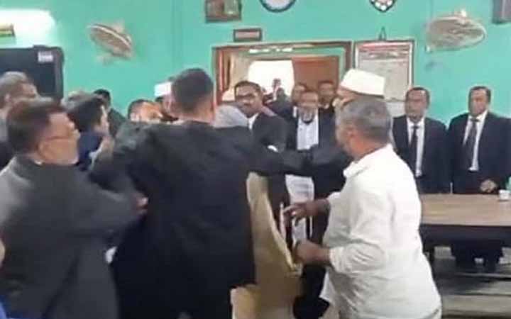 আইনজীবী সমিতির নির্বাচন ঘিরে পটুয়াখালীতে বিএনপি-জামায়াতপন্থী আইনজীবীদের সংঘর্ষ