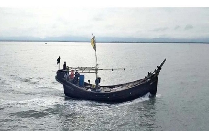 মাছধরা ট্রলারে জলদস্যুদের হামলা, ১২ জেলে অপহরণ