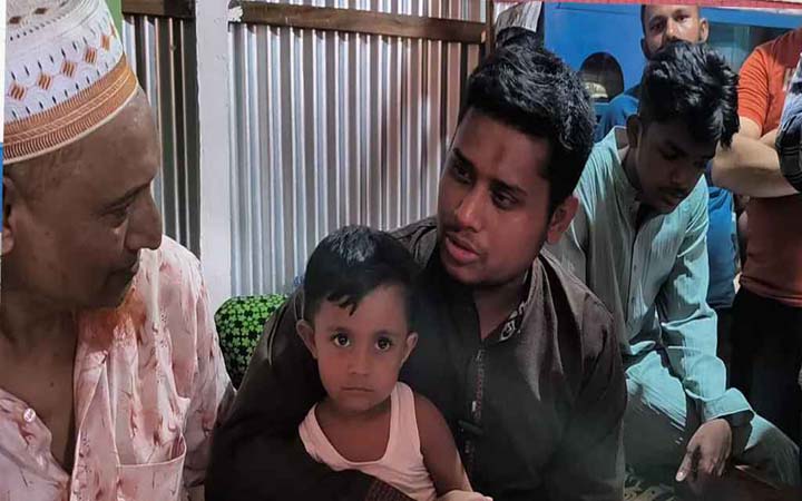 শহীদ রাসেলের বাড়িতে হাসনাত আব্দুল্লাহ