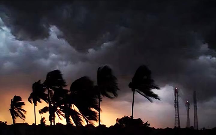 ৮০ কিমি বেগে ঝড়ের আভাস, ২ নম্বর হুঁশিয়ারি সংকেত