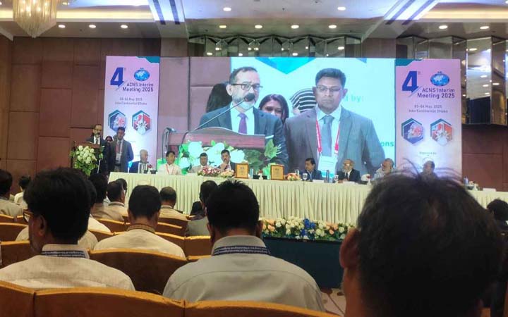 চিকিৎসা ব্যয় বহন করে প্রতিবছর গরিব হচ্ছেন ৫০ লাখ মানুষ